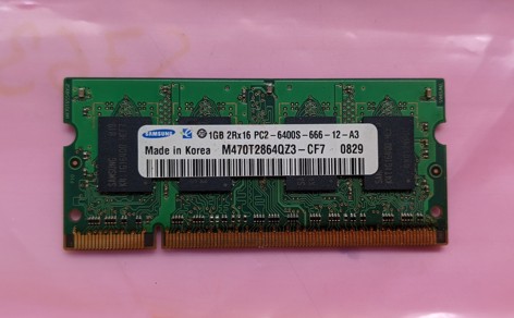 Samsung M470T2864QZ3-CF7 1GB DDR2 200-pin SO-DIMM PC2-6400 800MHz 2Rx 16 CL6 1.8V non-ECC SKLADEM