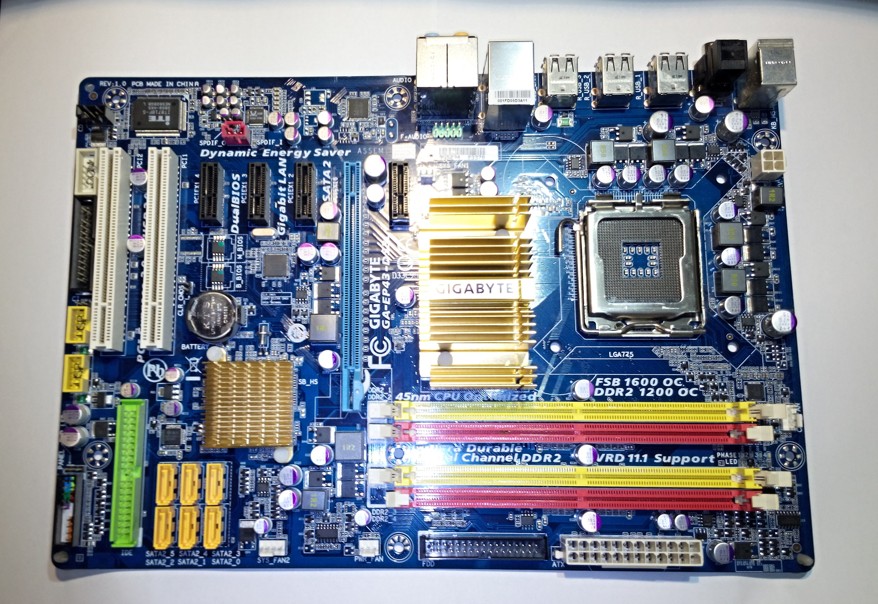 MB Gigabyte GA-EP43-DS3L
